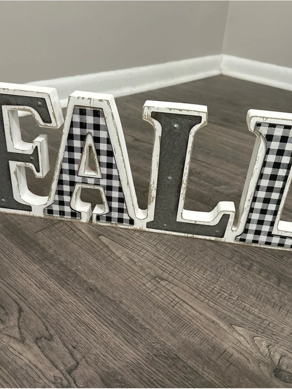 Farmhouse 'FALL' Wall Decor Sign in Black & White Plaid